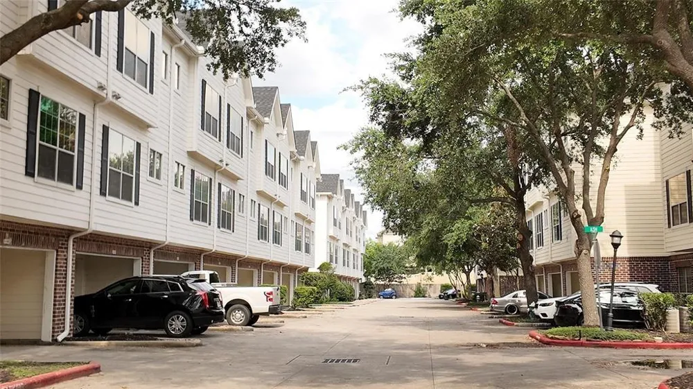 9200 Westheimer Road #604 Houston, TX 77063