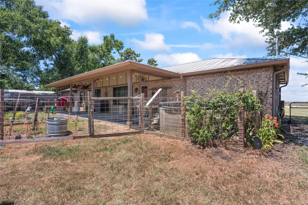 38973 Addie Gee Road Hempstead, TX 77445