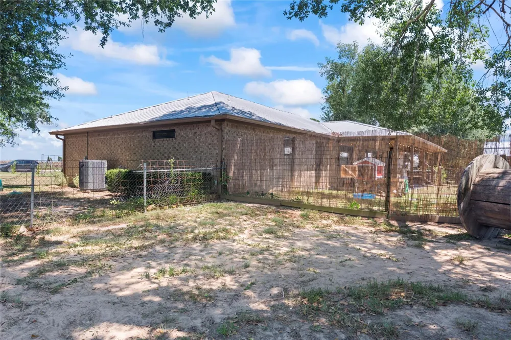38973 Addie Gee Road Hempstead, TX 77445
