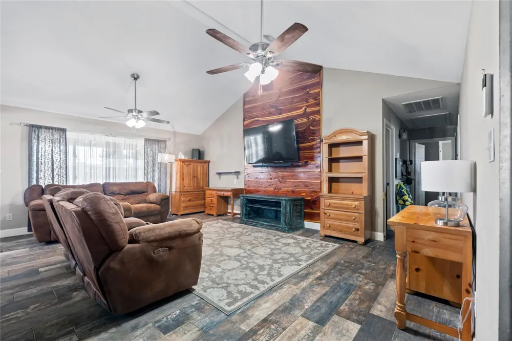 38973 Addie Gee Road Hempstead, TX 77445
