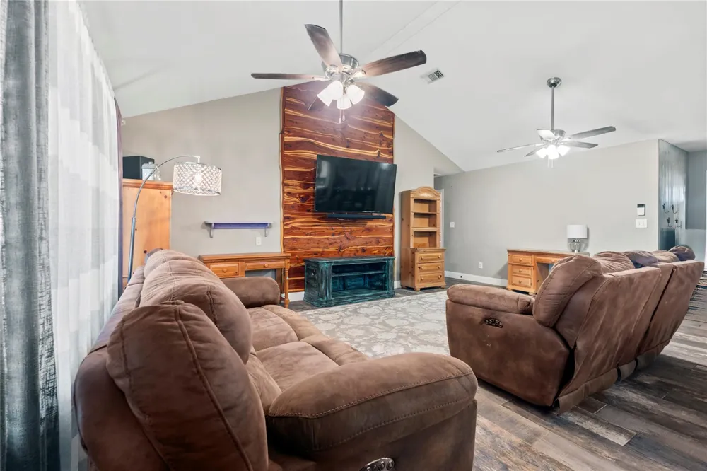 38973 Addie Gee Road Hempstead, TX 77445