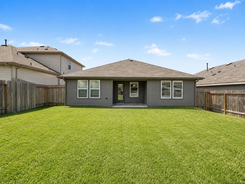 11936 Summer Oak Trail Willis, TX 77318