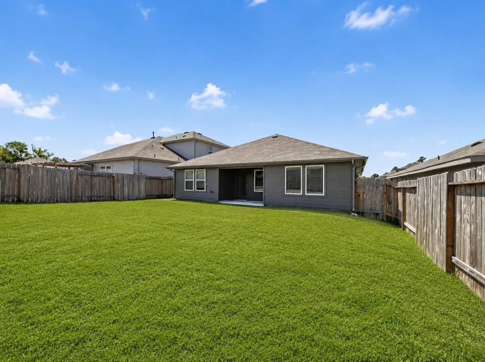 11936 Summer Oak Trail Willis, TX 77318