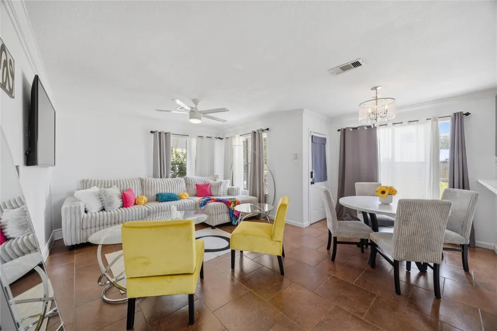 1715 Brewster Street Houston, TX 77020