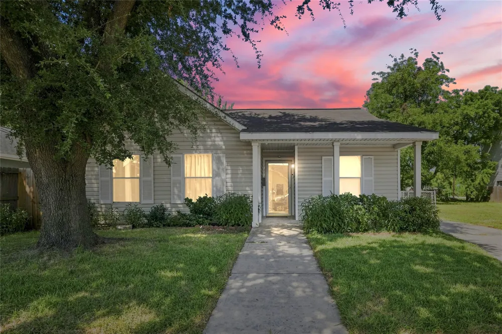 1715 Brewster Street Houston, TX 77020