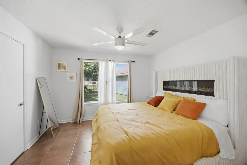 1715 Brewster Street Houston, TX 77020