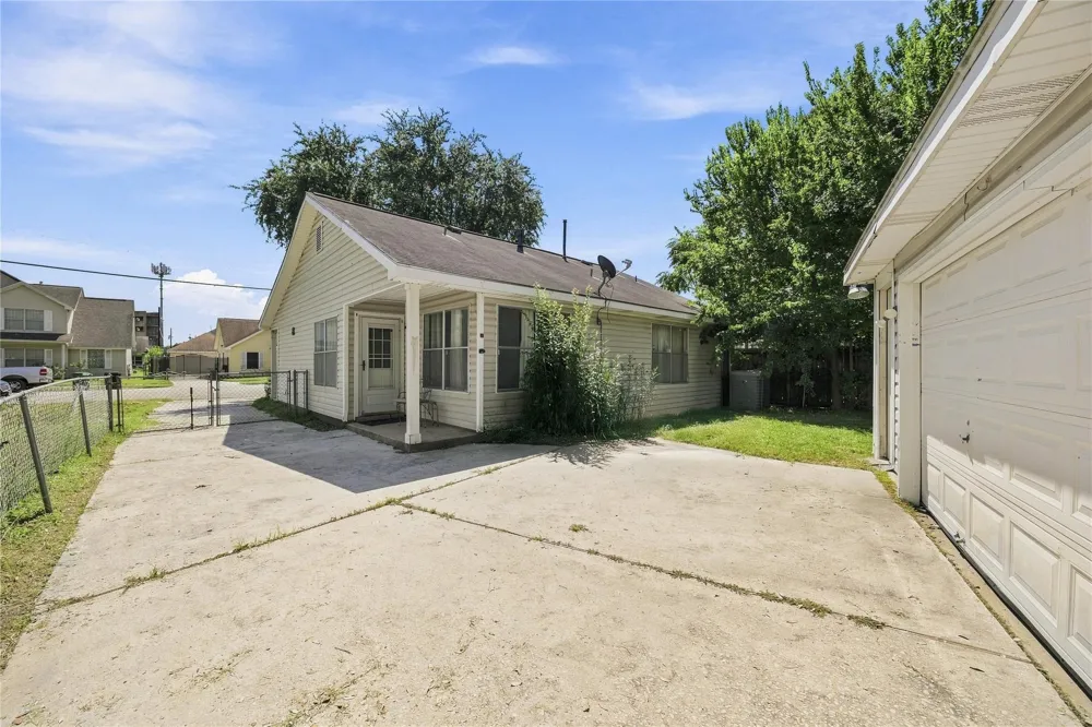 1715 Brewster Street Houston, TX 77020
