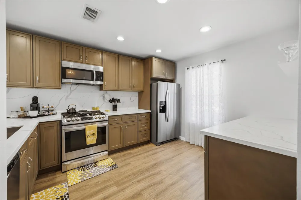 1715 Brewster Street Houston, TX 77020