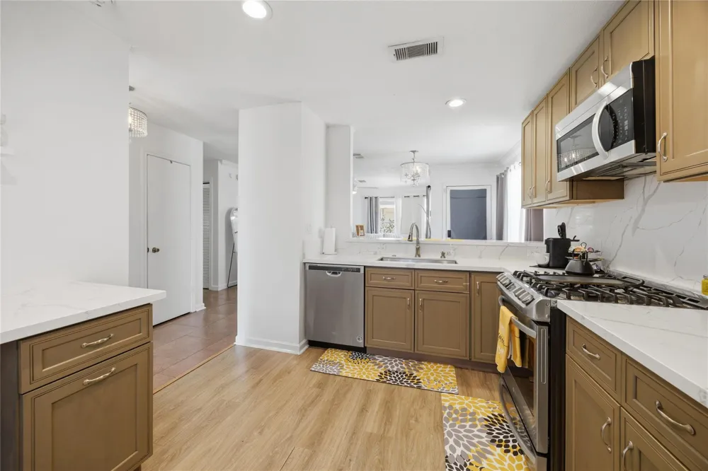 1715 Brewster Street Houston, TX 77020