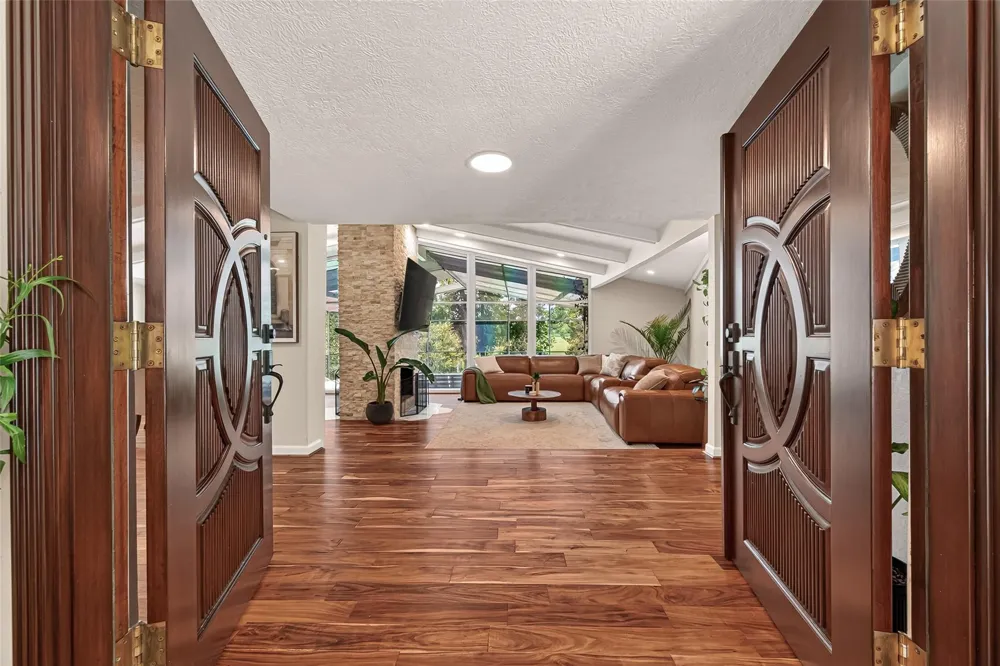 514 S Shadowbend Avenue Friendswood, TX 77546