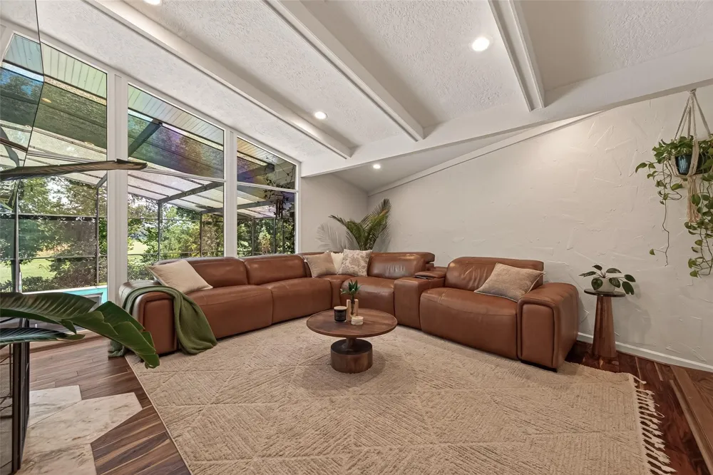 514 S Shadowbend Avenue Friendswood, TX 77546