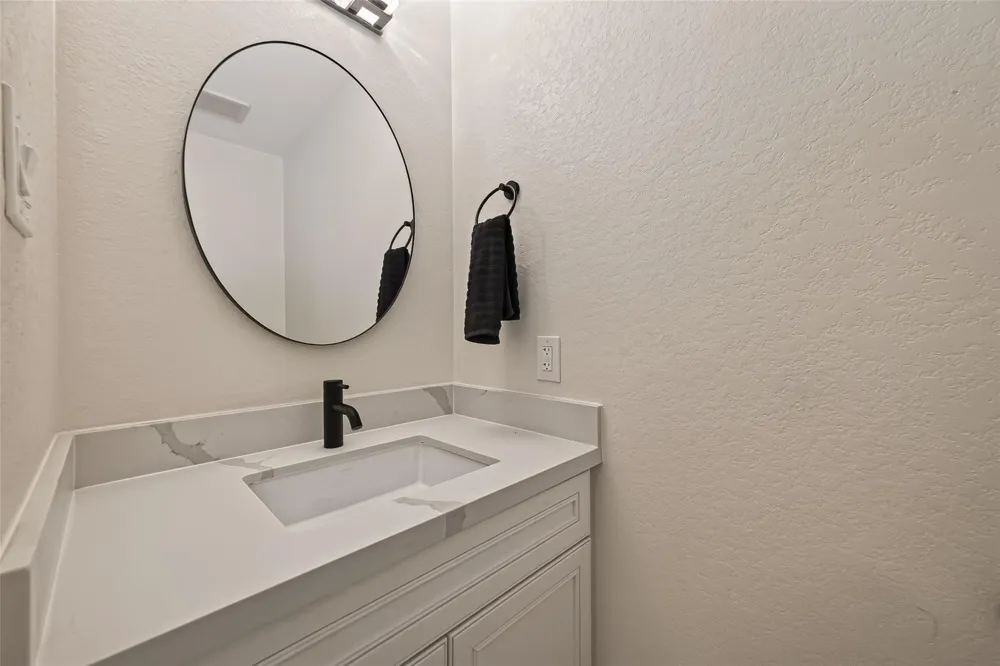 514 S Shadowbend Avenue Friendswood, TX 77546
