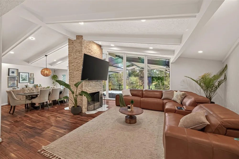 514 S Shadowbend Avenue Friendswood, TX 77546