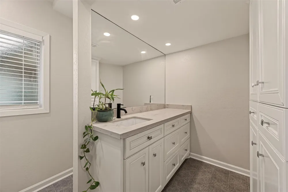 514 S Shadowbend Avenue Friendswood, TX 77546