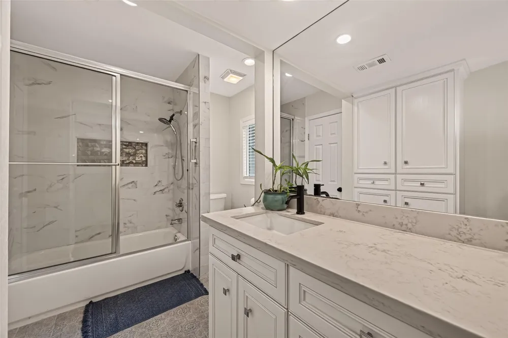 514 S Shadowbend Avenue Friendswood, TX 77546