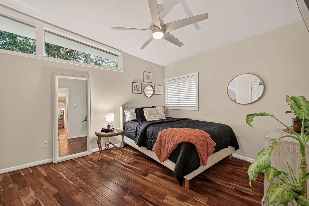 514 S Shadowbend Avenue Friendswood, TX 77546