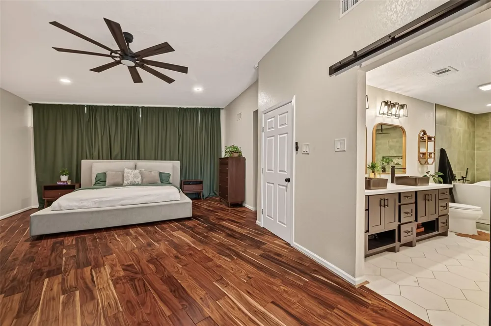 514 S Shadowbend Avenue Friendswood, TX 77546