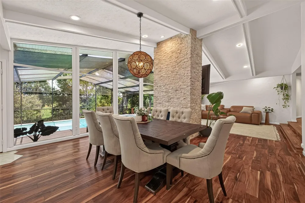514 S Shadowbend Avenue Friendswood, TX 77546