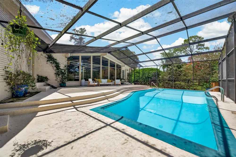 514 S Shadowbend Avenue Friendswood, TX 77546