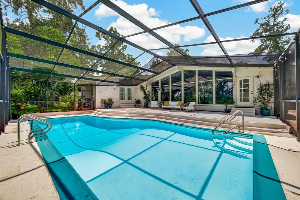 514 S Shadowbend Avenue Friendswood, TX 77546