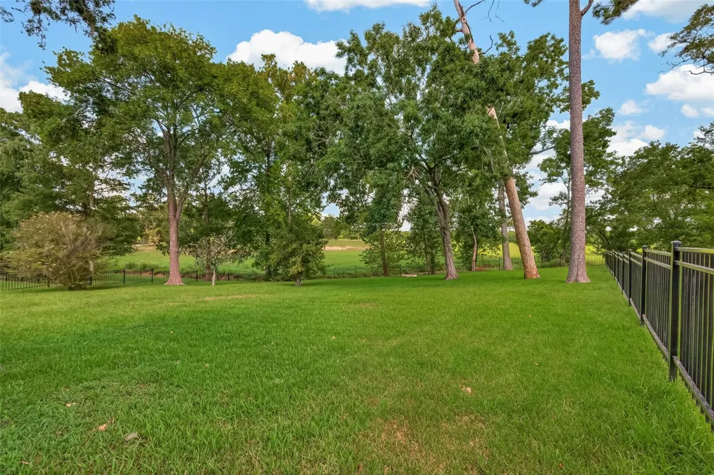 514 S Shadowbend Avenue Friendswood, TX 77546