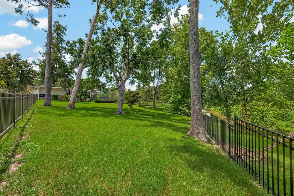514 S Shadowbend Avenue Friendswood, TX 77546