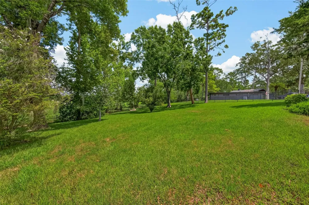 514 S Shadowbend Avenue Friendswood, TX 77546