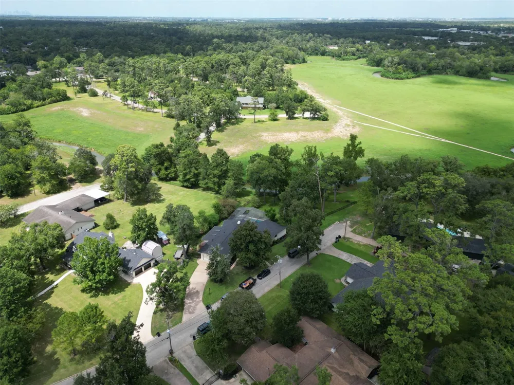 514 S Shadowbend Avenue Friendswood, TX 77546