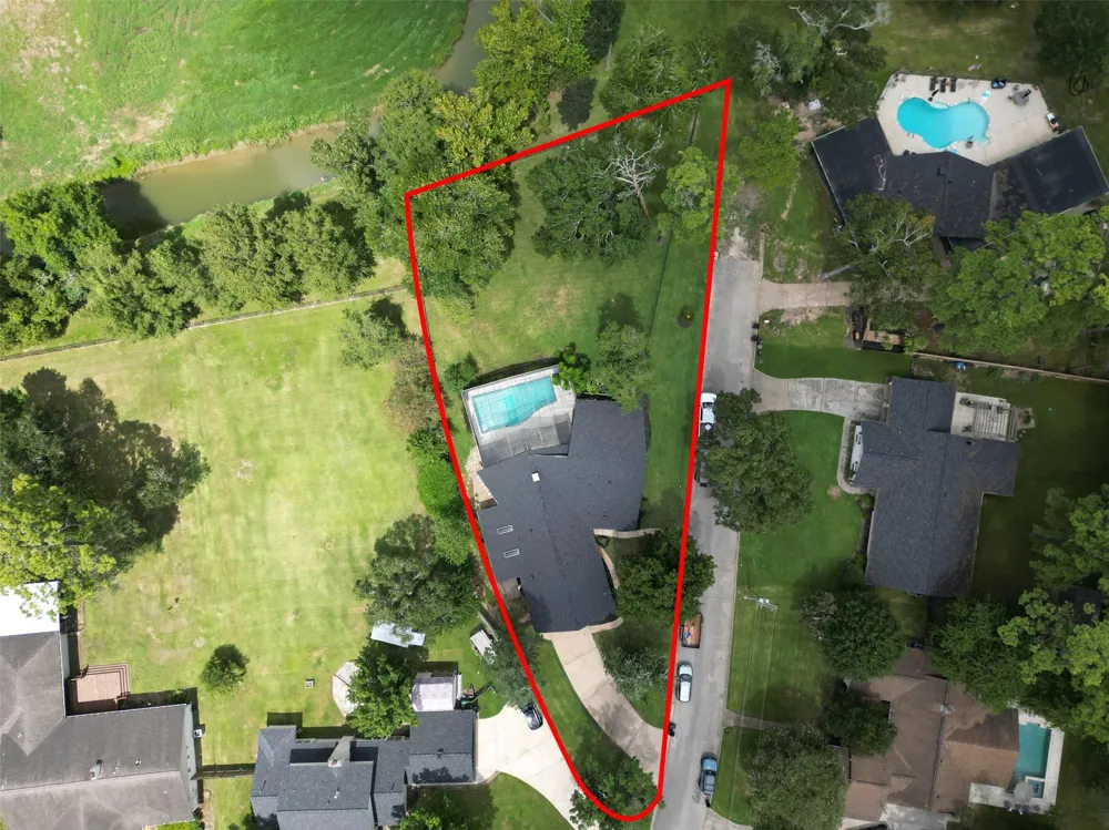514 S Shadowbend Avenue Friendswood, TX 77546