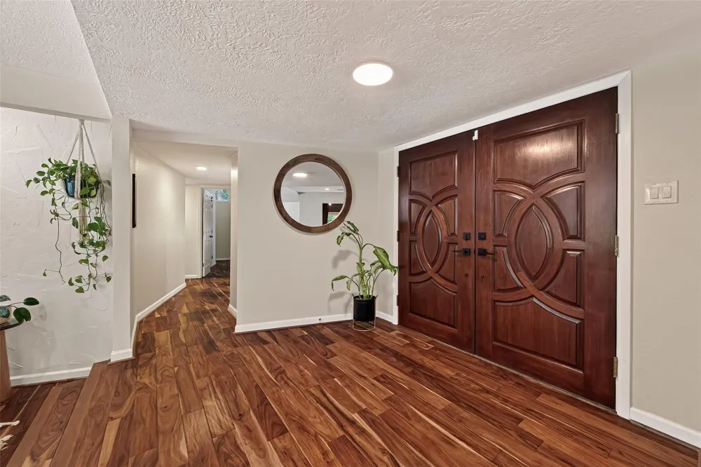 514 S Shadowbend Avenue Friendswood, TX 77546