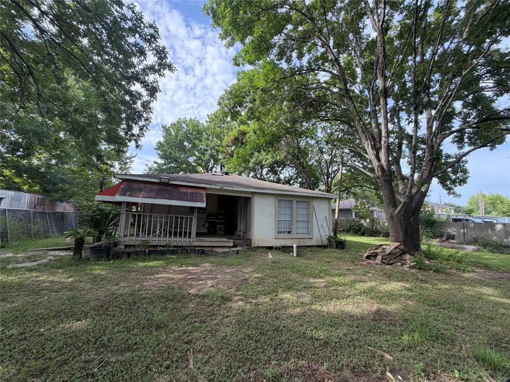 16005 Old Richmond Road Sugar Land, TX 77498