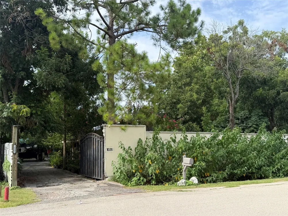 16005 Old Richmond Road Sugar Land, TX 77498
