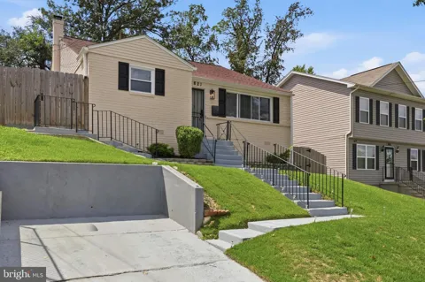 1821 CAMPBELL DRIVE