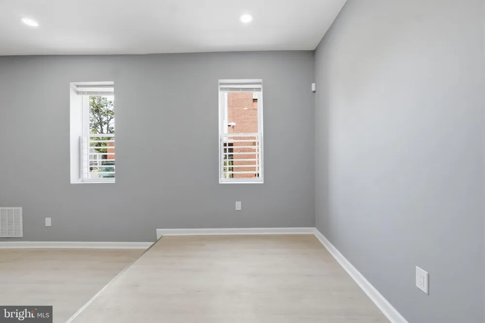 527 S SMALLWOOD STREET Baltimore, MD 21223