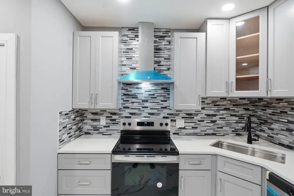 527 S SMALLWOOD STREET Baltimore, MD 21223