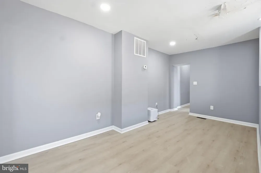 527 S SMALLWOOD STREET Baltimore, MD 21223