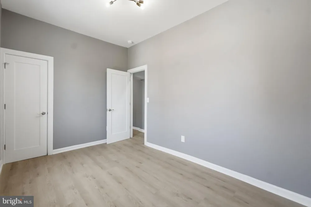 527 S SMALLWOOD STREET Baltimore, MD 21223
