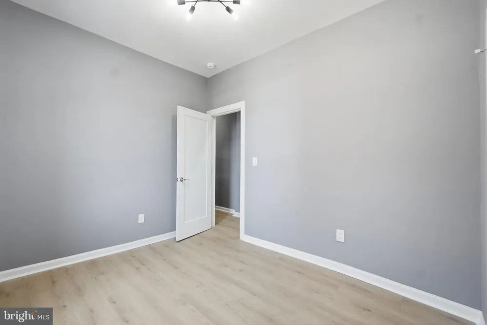 527 S SMALLWOOD STREET Baltimore, MD 21223