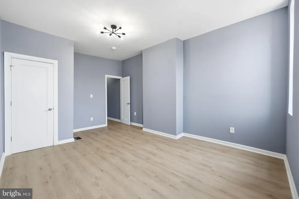527 S SMALLWOOD STREET Baltimore, MD 21223