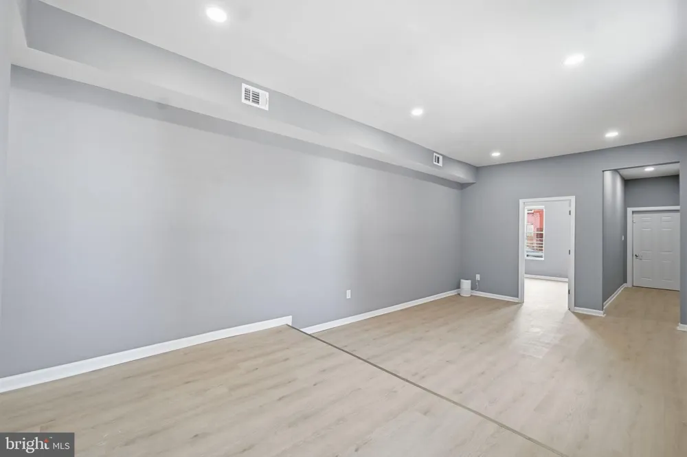 527 S SMALLWOOD STREET Baltimore, MD 21223
