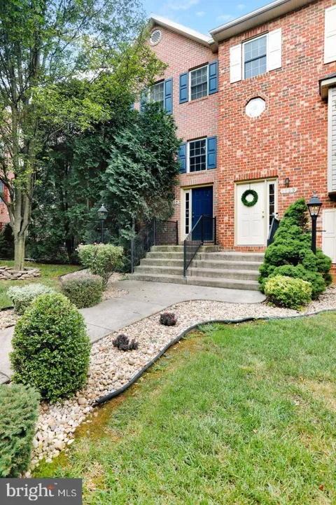 1137 LINDSAY LANE