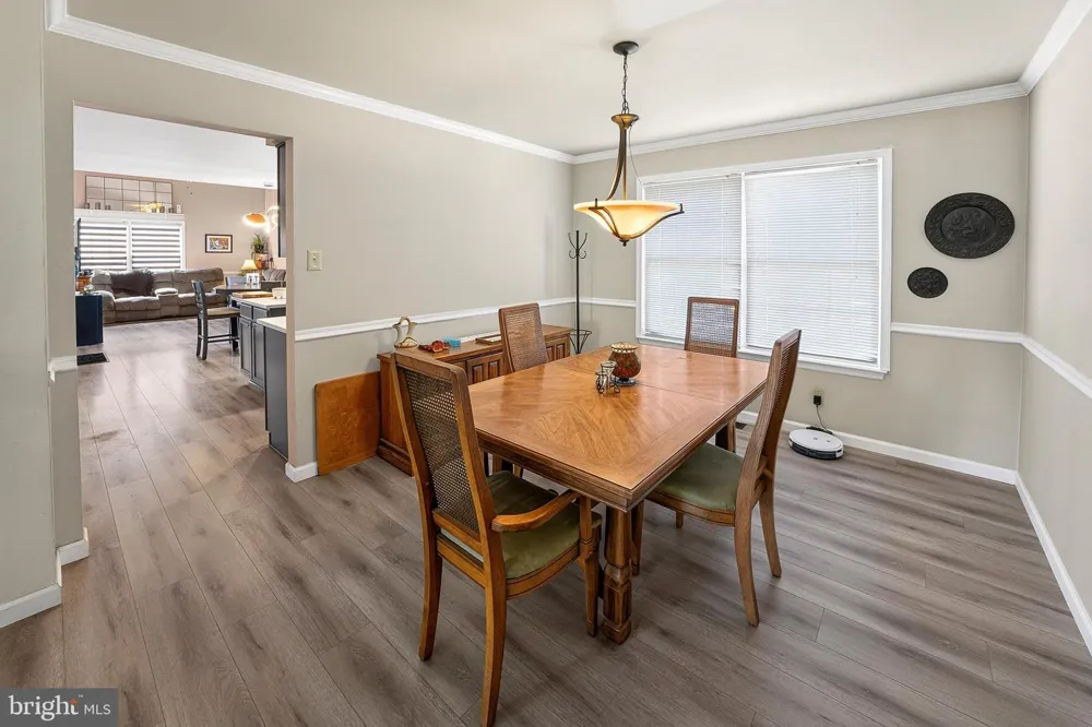 33 SALISBURY WAY Logan, NJ 08085