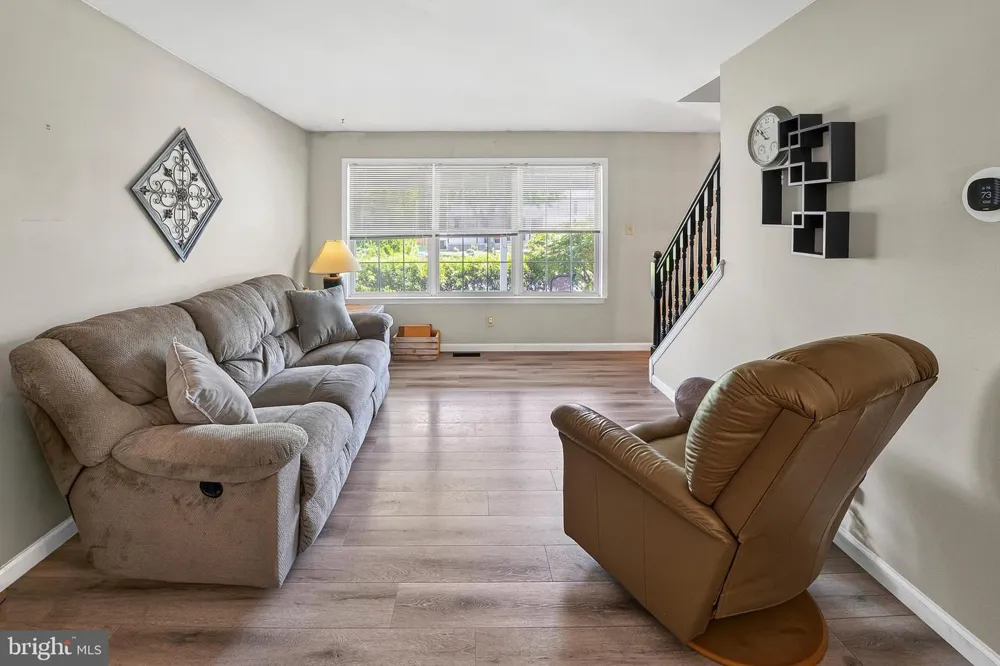 33 SALISBURY WAY Logan, NJ 08085