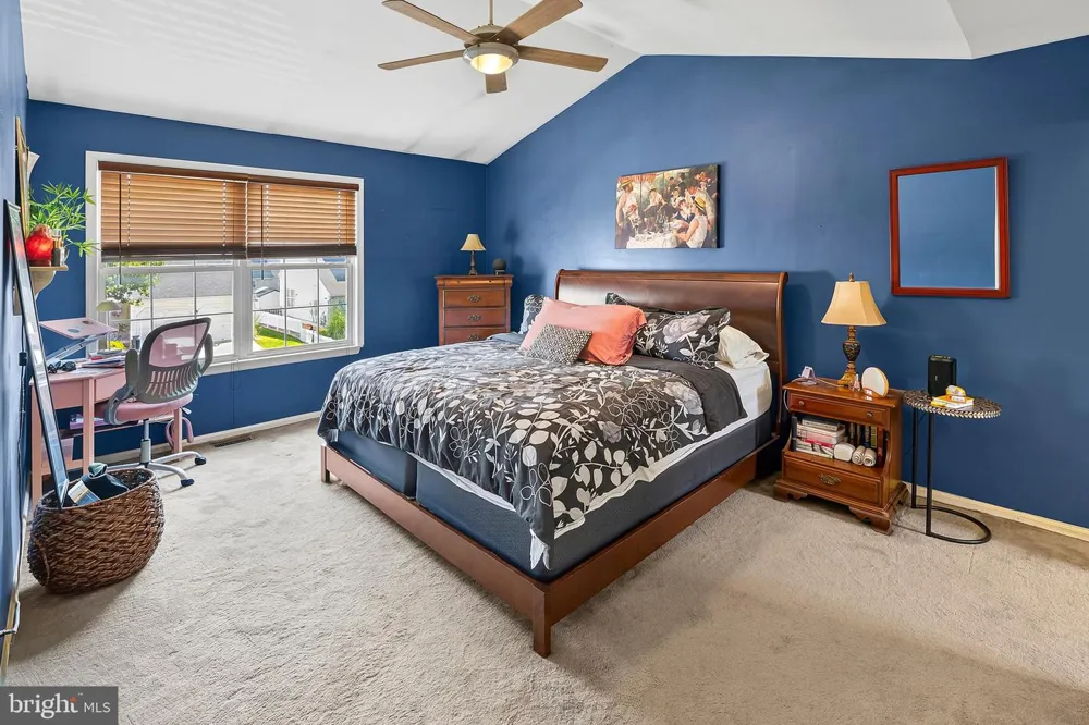 33 SALISBURY WAY Logan, NJ 08085