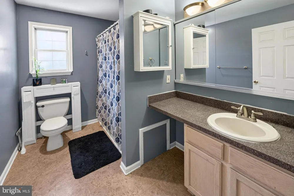 33 SALISBURY WAY Logan, NJ 08085