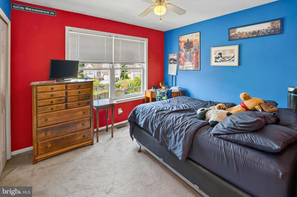 33 SALISBURY WAY Logan, NJ 08085