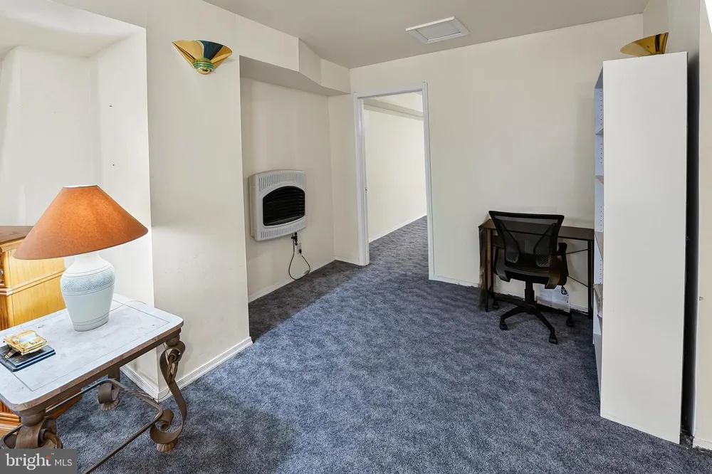 33 SALISBURY WAY Logan, NJ 08085