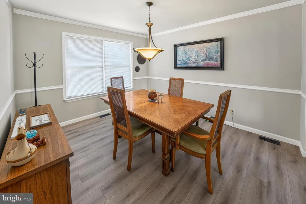 33 SALISBURY WAY Logan, NJ 08085