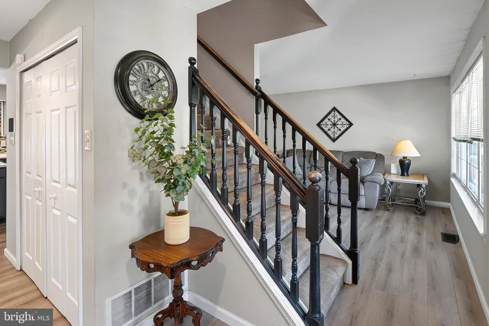 33 SALISBURY WAY Logan, NJ 08085