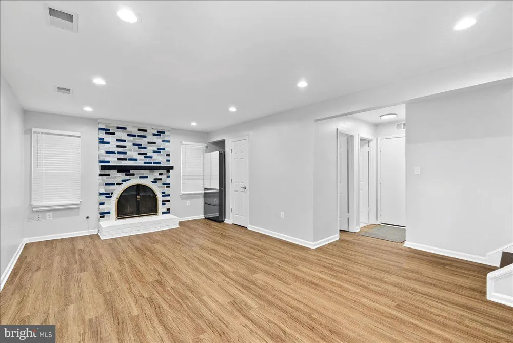 9303 MACSWAIN PLACE Springfield, VA 22153